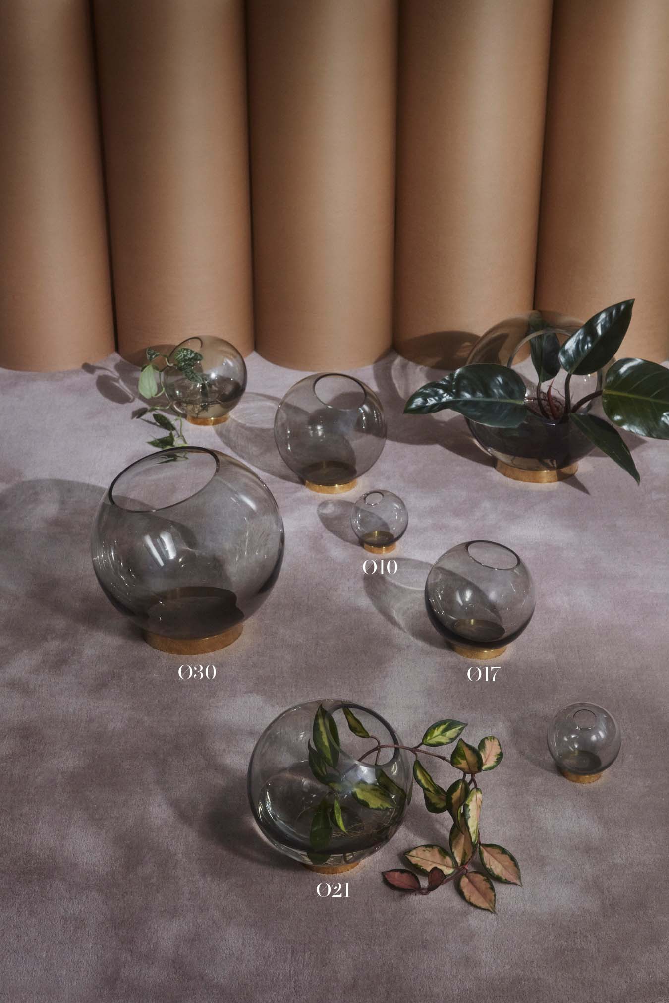 GLOBE vase avec pied GLOBE vase avec pied